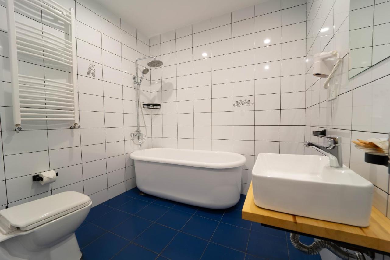 Hotel Lahili Местия Экстерьер фото