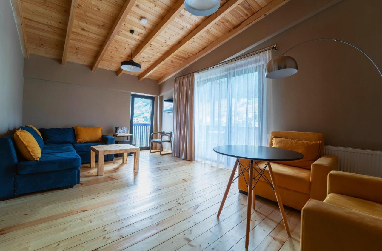Hotel Lahili Местия Экстерьер фото