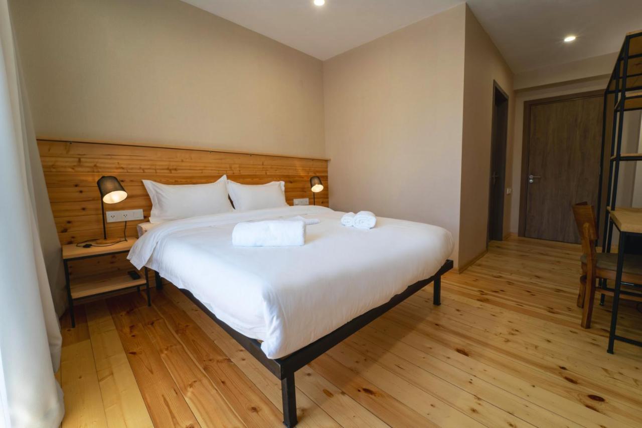 Hotel Lahili Местия Экстерьер фото
